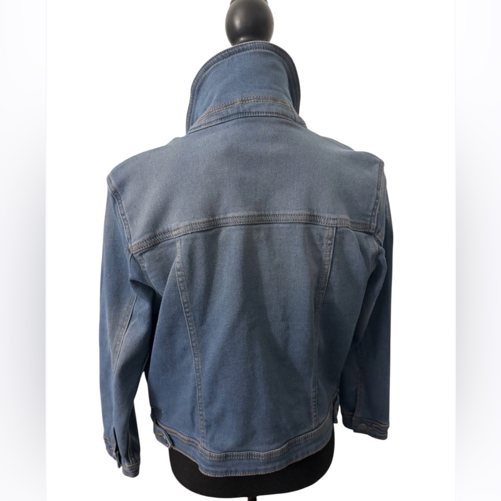 NWT Tahari Women's Blue Denim Jacket with Button Front Petite Small - Picture 2 of 8